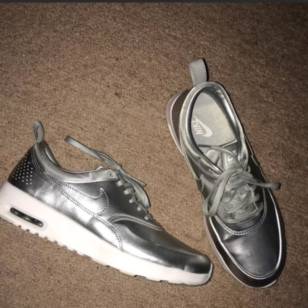 Silver Nike Air Max Thea’s